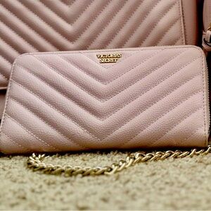 Victoria Secret Blush Quilted Wallet w/gold patented zipper